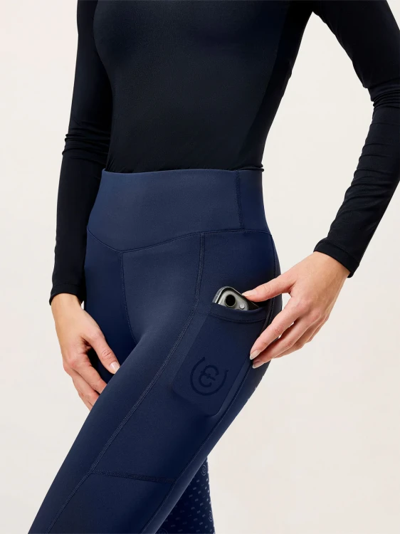 movement-fullgrip-navy-29e-1536x2048.webp