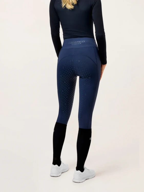 movement-fullgrip-navy-28e-1536x2048.webp