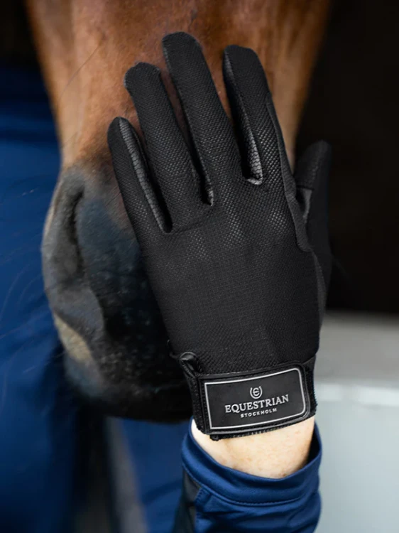 Summer-riding-gloves-grey-ridhandskar-reithandschuhe-rijandschoenen-600x800-on1.webp