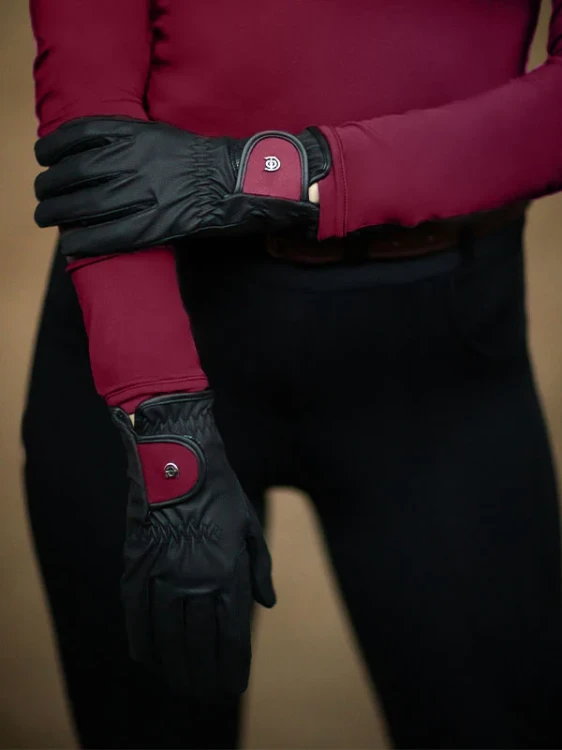 Bordeaux_baselayer_gloves_3_e2.webp