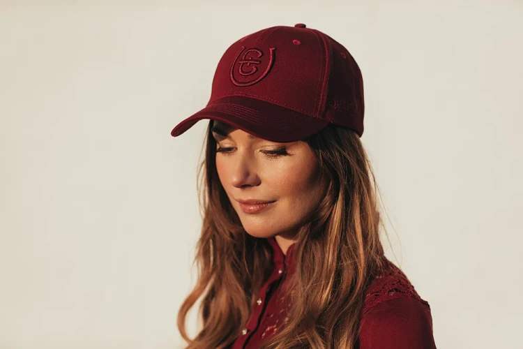 bordeaux-cap-classic-equestrian-stockholm-2.webp