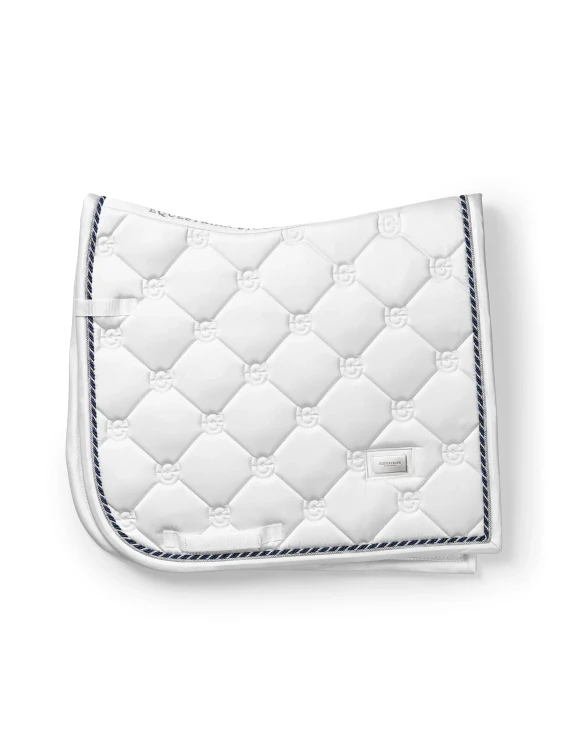 WhitePerfection_Classic_Saddlepad_Dressage_1_1_silverbricka_2000px.webp