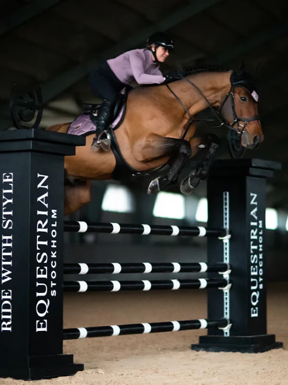 anemone-jumping-saddle-pad-hoppschabrak-springschabrack-spring-zadeldekje-on2.webp