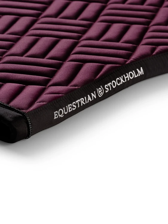 Purple-Night-Modern-jumping-saddle-pad-hoppschabrak-springschabrack-spring-zadeldekje-1500x2000-3.webp