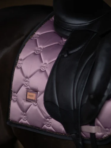 anemone-dressage-saddle-pad-dressyrschabrak-dressurschabracke-dressuur-zadeldekje-hov.webp