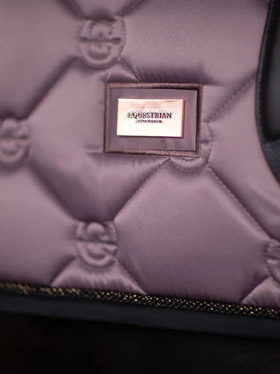 anemone-dressage-saddle-pad-dressyrschabrak-dressurschabracke-dressuur-zadeldekje-on1.webp