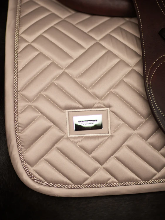 equestrian-stockholm-jump-saddle-pad-_sand-modern-full-4.webp