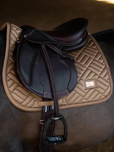 champagne-saddle-pad-2.webp