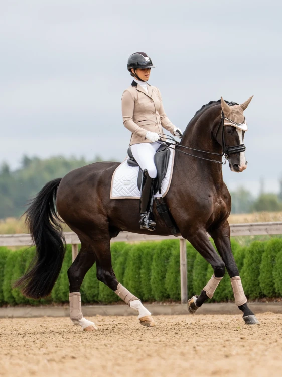 equestrian-stockholm-dressage-saddle-pad-_sand-modern-white-full-4.webp