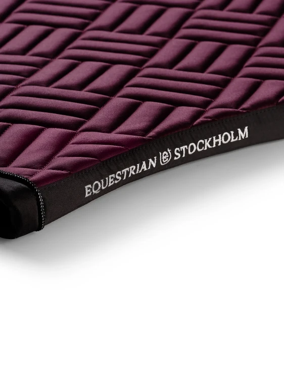 Purple-Night-Modern-dressage-saddle-pad-dressyrschabrak-dressurschabracke-dressuur-zadeldekje-1500x2000-3.webp