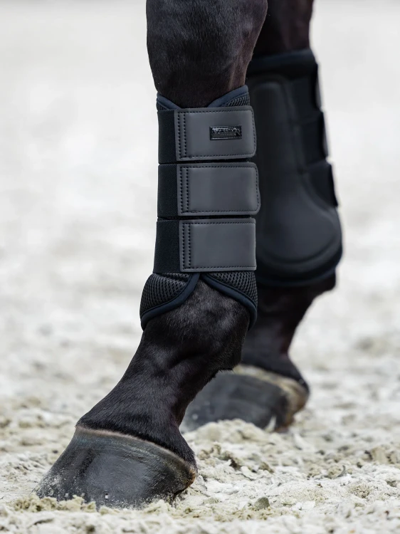 Line_Black_CV4A7211_1536x2048_d309cc0f-6395-4410-952d-67dfc1dcf530 (1).webp