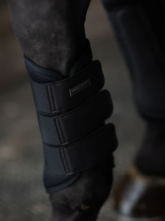 all-black-classic-mesh-boots-benskydd-gamaschen-beenbeschermers-on2.webp
