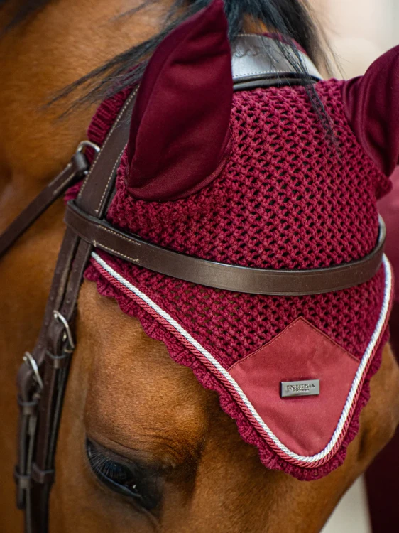 ear-bonnet-bordeaux-3.webp
